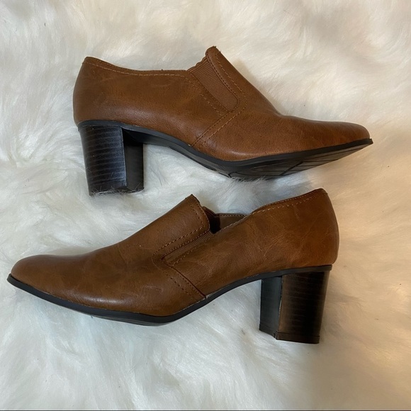 🛍️3/$30 Covington women’s tan heeled booties in size 6.5 - Picture 10 of 10
